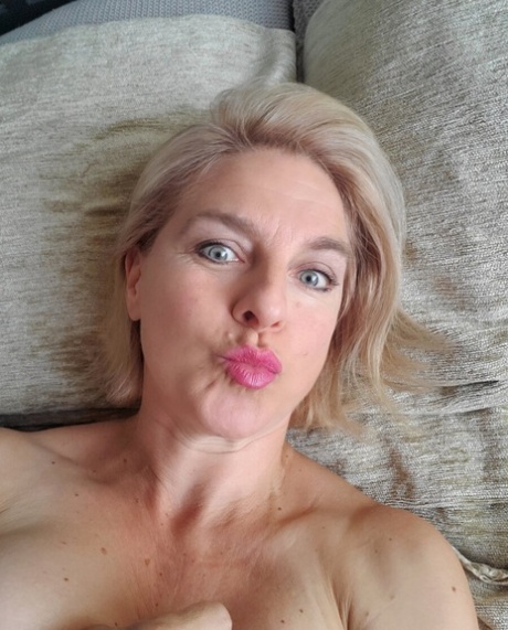 cel alarcon add hot milf selfie photo