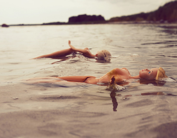 naked blondes at the beach