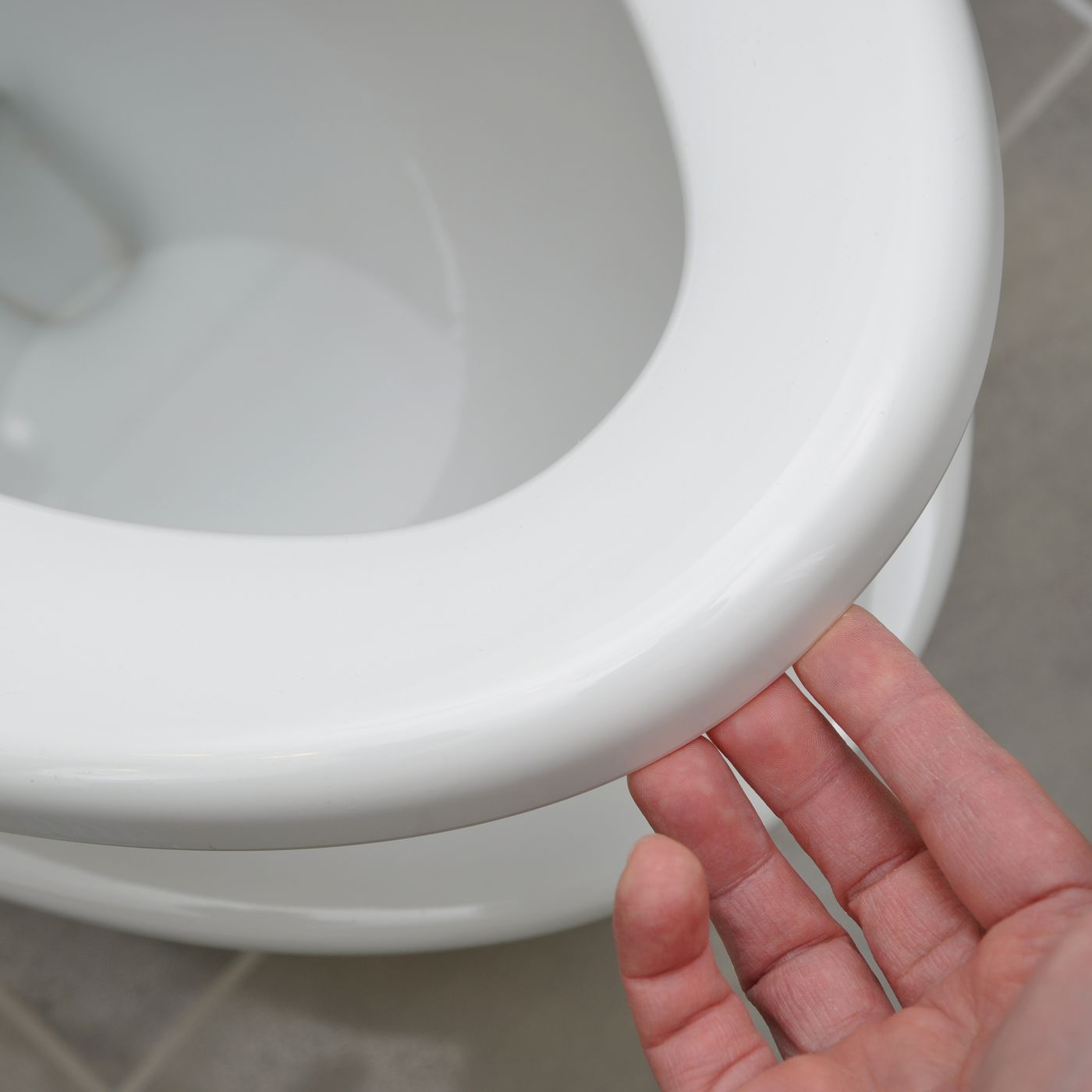 diane saul recommends Really Long Piss At Toilet Lid Porn