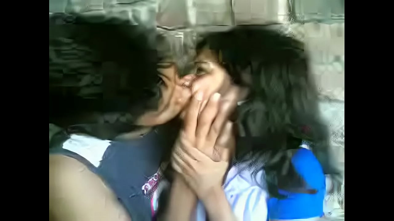 indian kissing porn