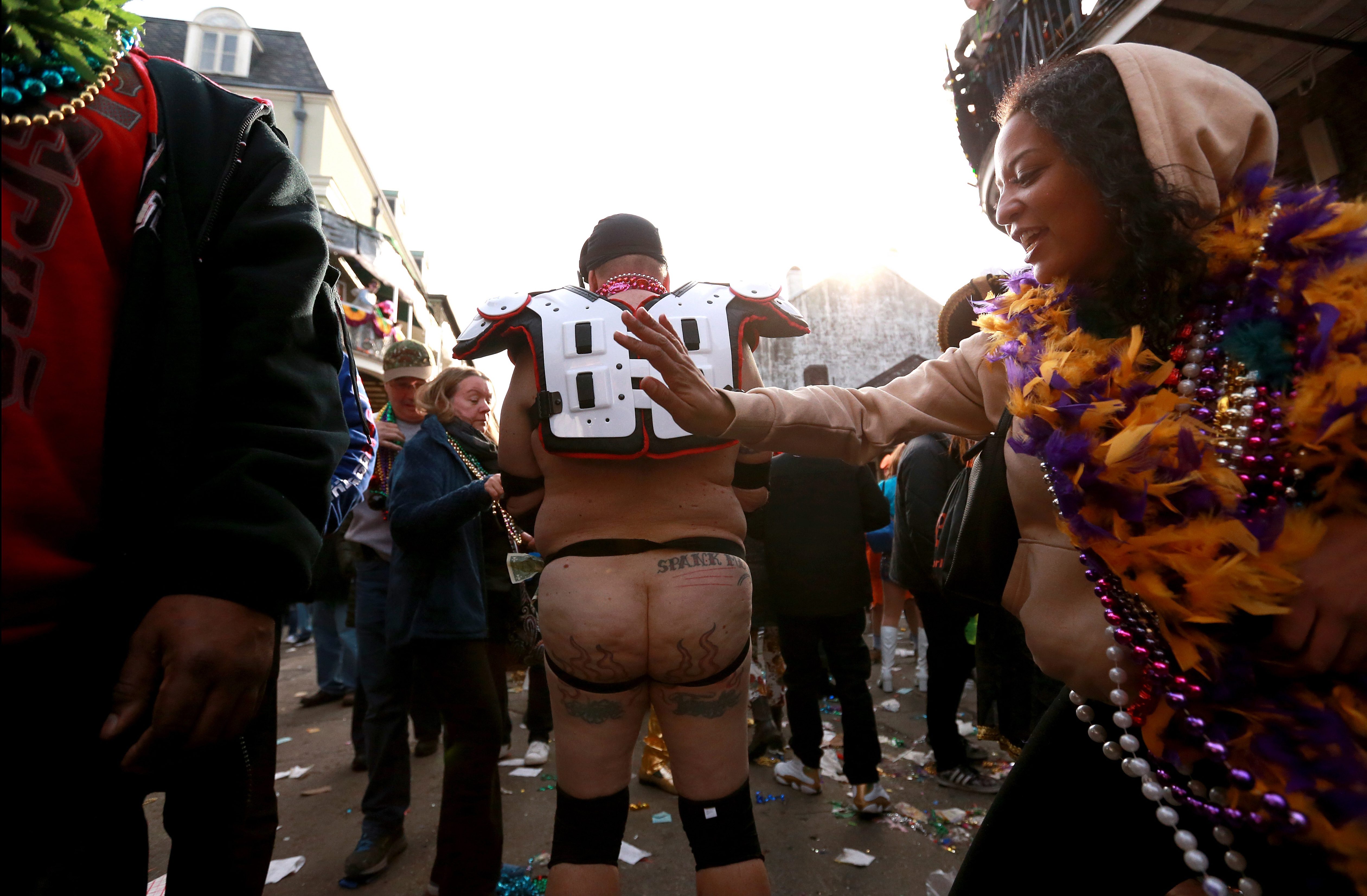 daniel hensley recommends mardi gras breast flashing pic