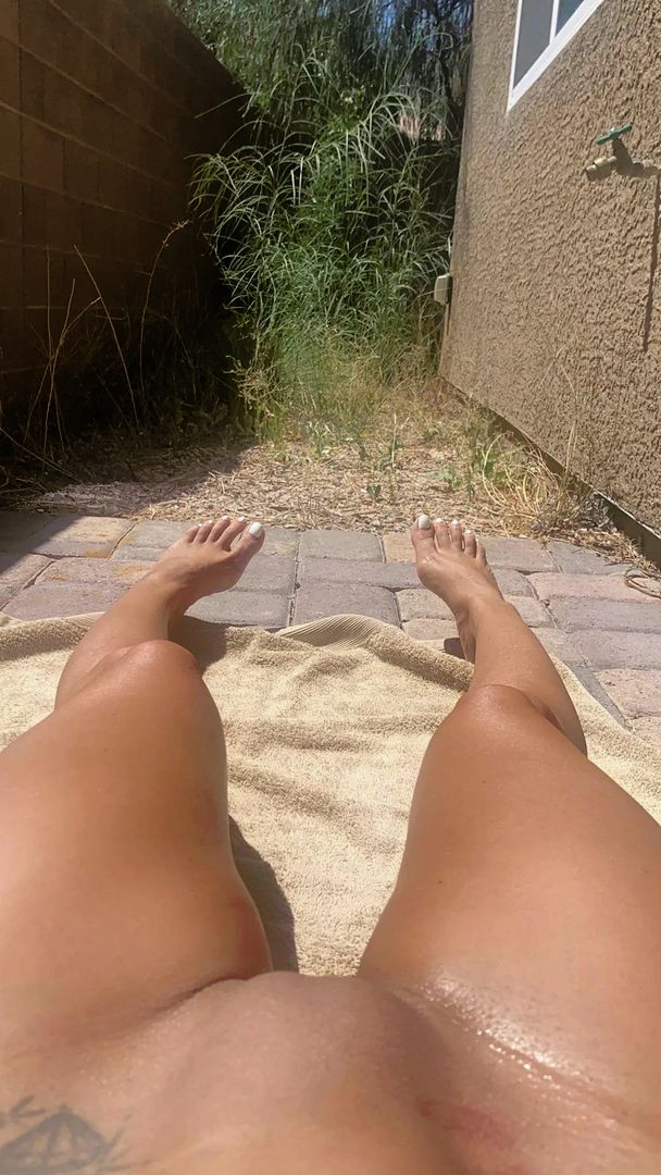 delia woods share naked in backyard photos