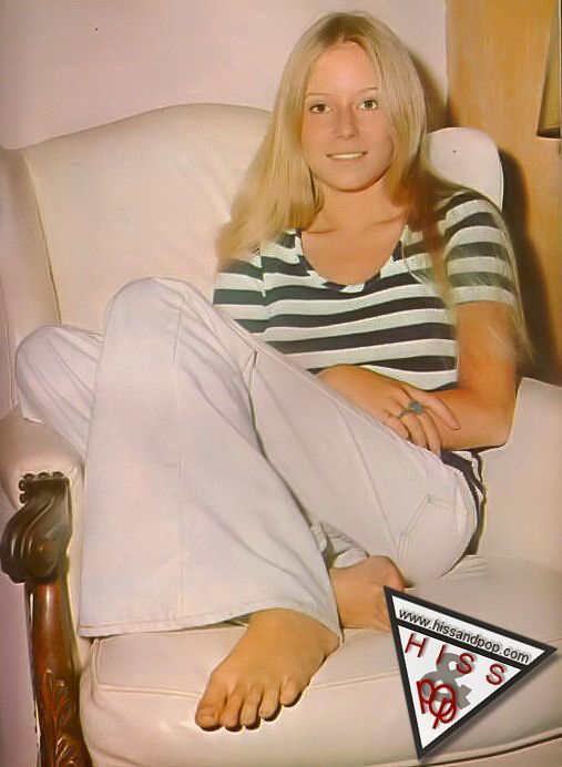 maureen mccormick feet