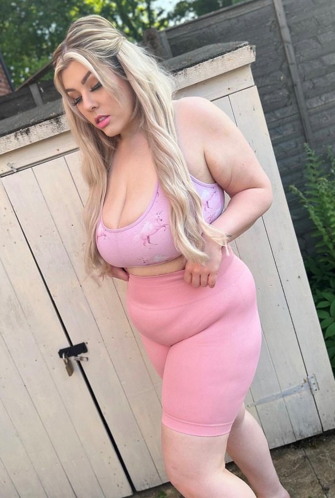 darcy mcfarlane recommends Huge Tits Blonde Bbw