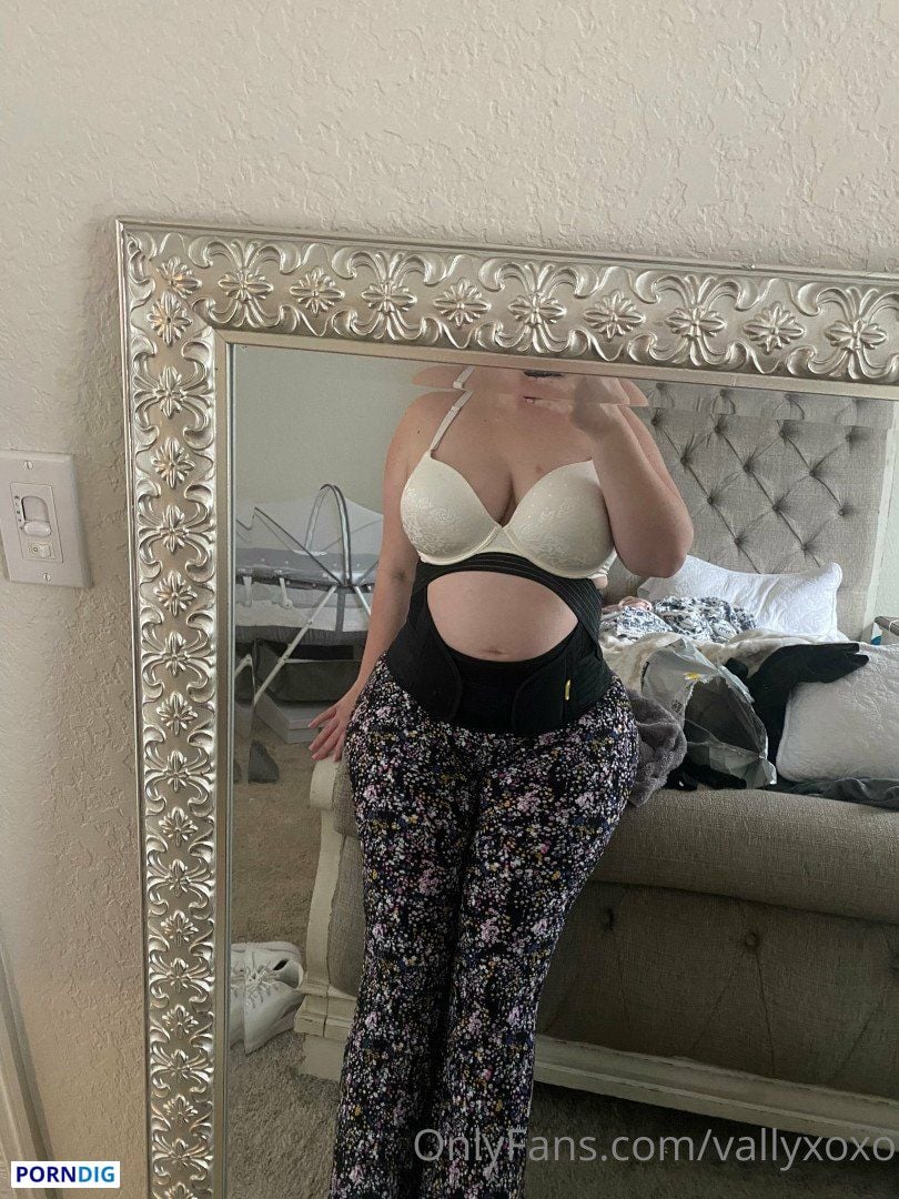 Vallyxoxo Onlyfans spunky trackies