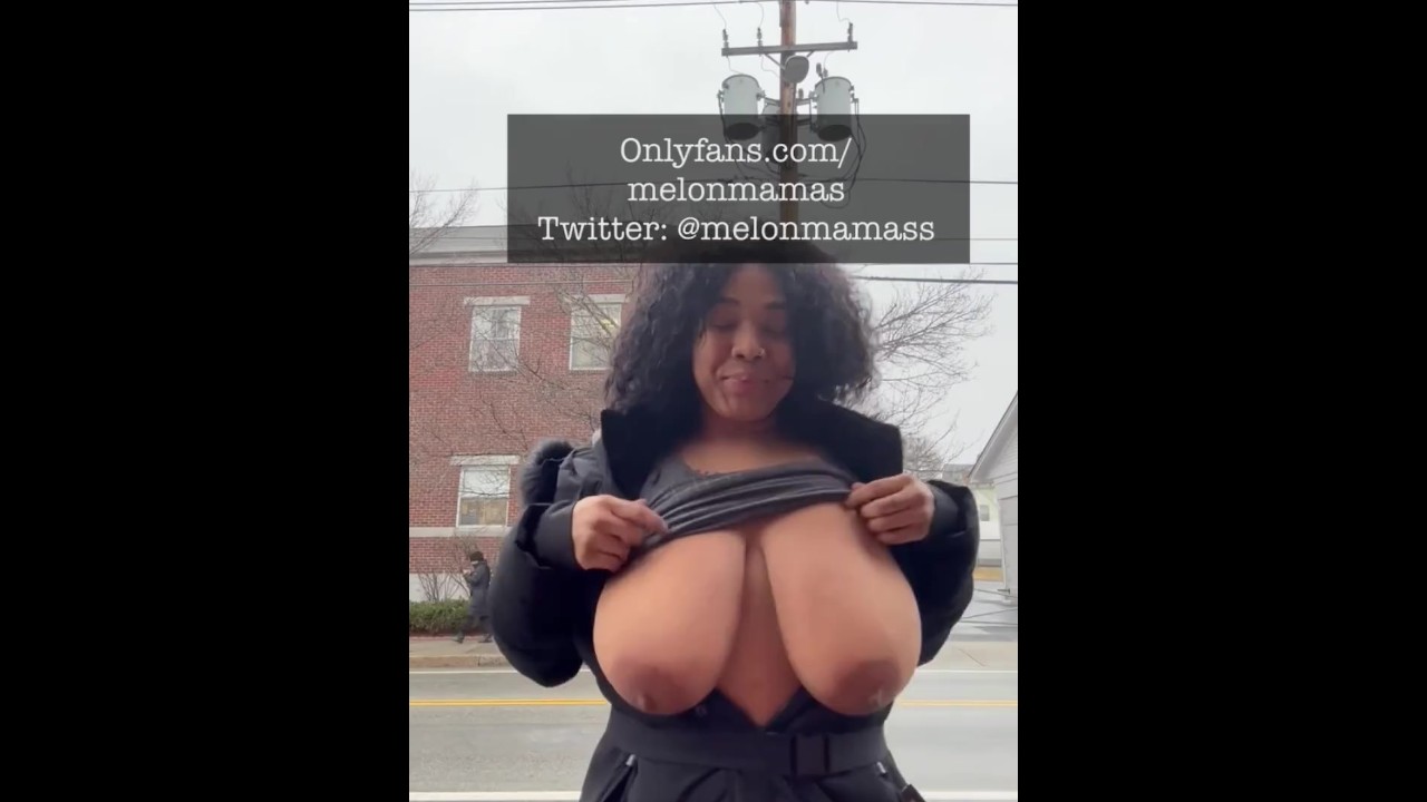 dennis dileonardo recommends big tittys in public pic