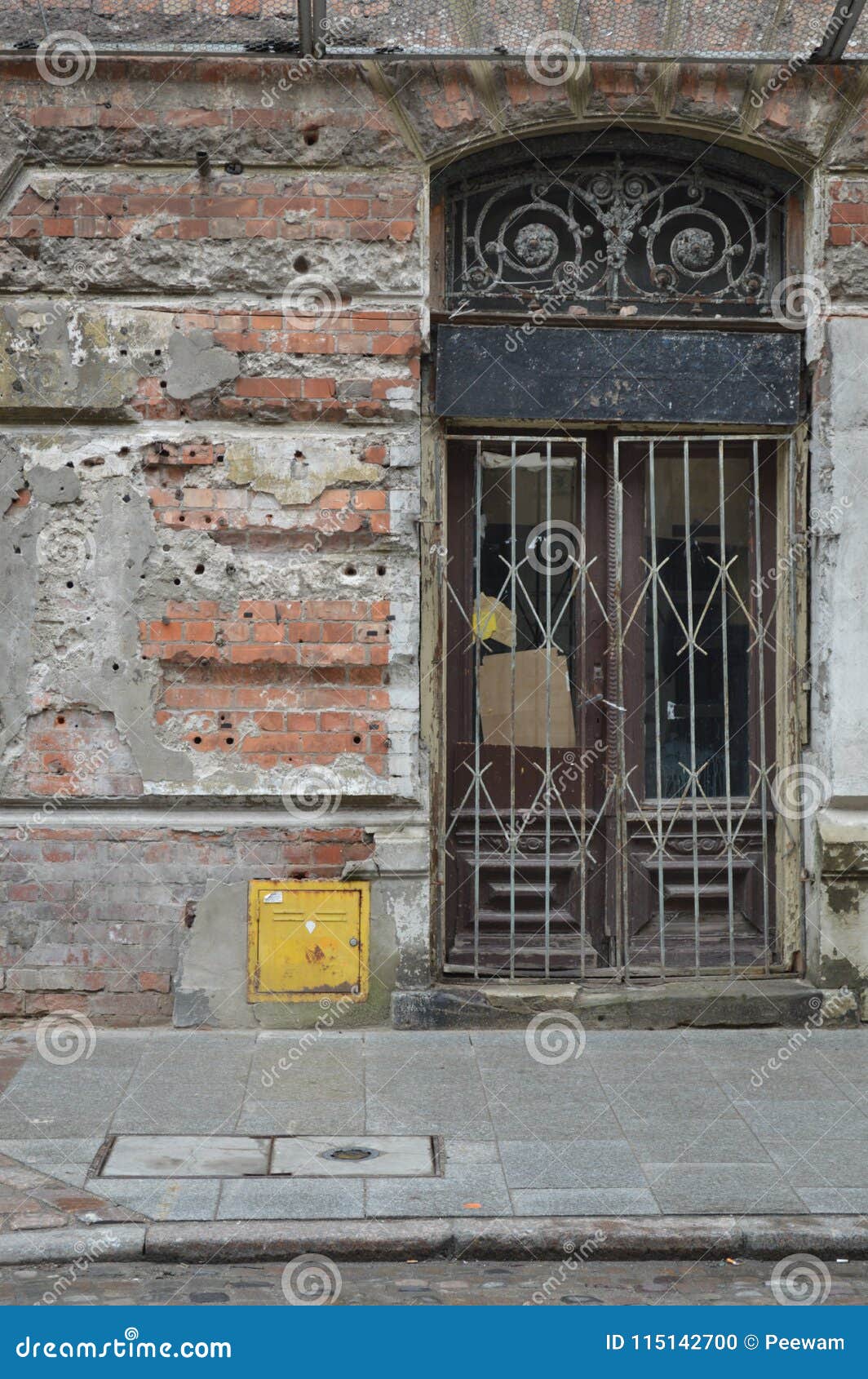 abirami jeyasingam recommends Ghetto Doorway