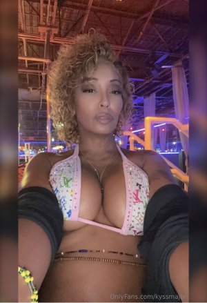 destinee diaz recommends porn lesbians squirt pic