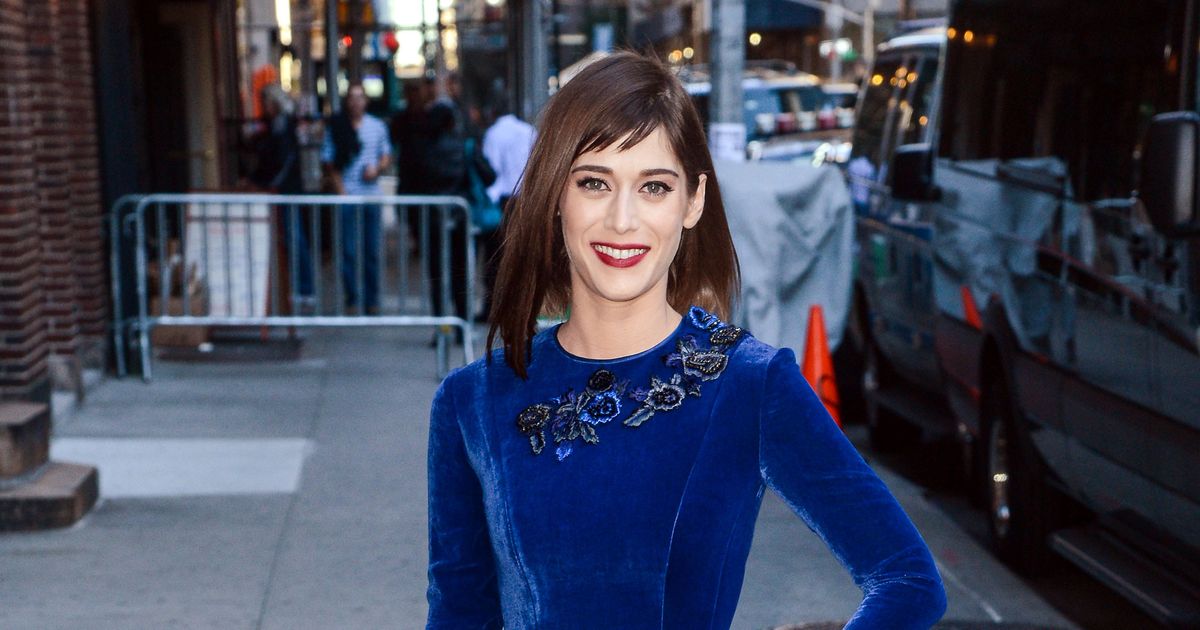 carol trimble recommends lizzy caplan boobs pic