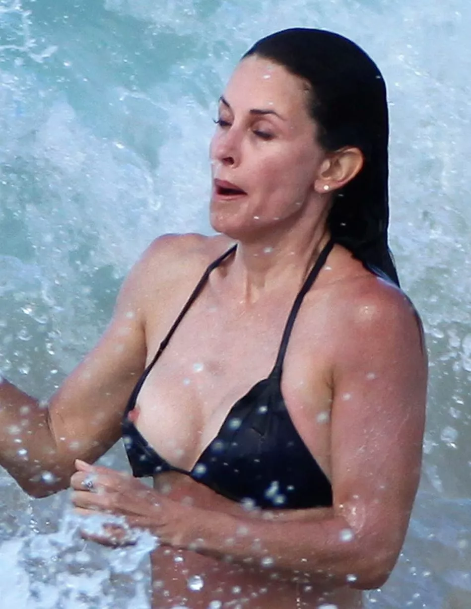 andrew niebuhr recommends courtney cox nip slip pic