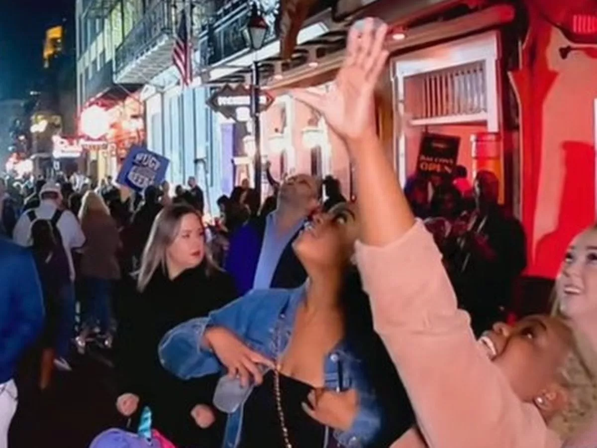 demetrius guyton recommends bourbon street flasher video pic