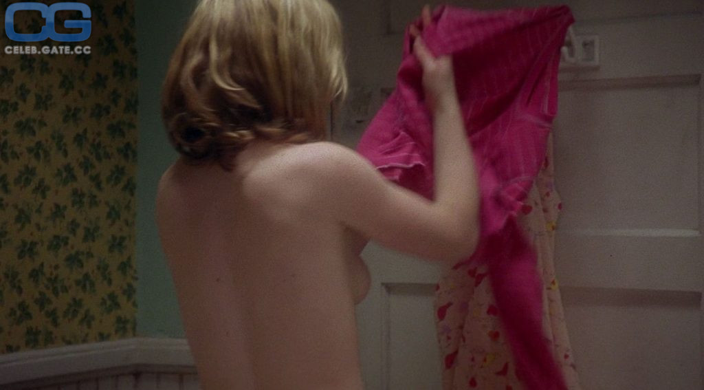 amy crispin share julia stiles nude photos