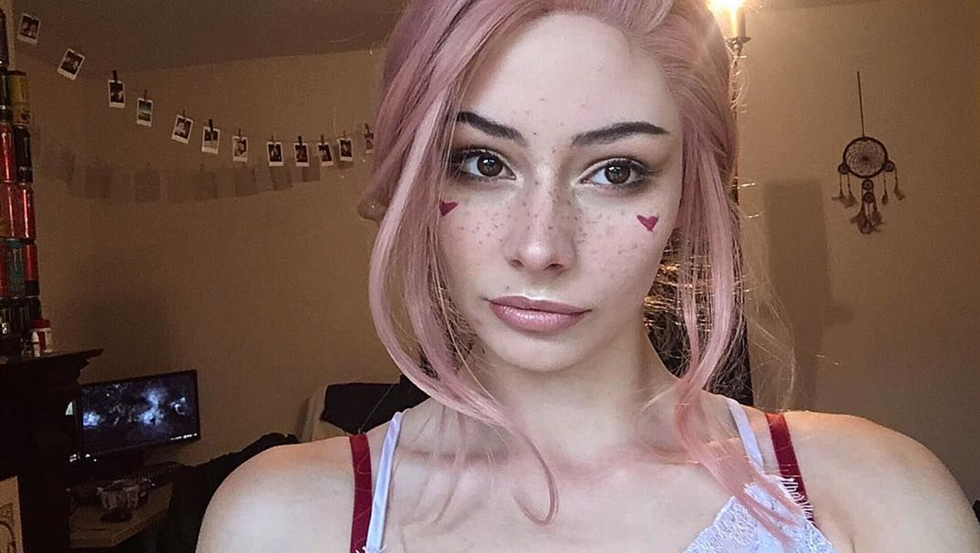 alexander pollard recommends belle delphine look alike pic