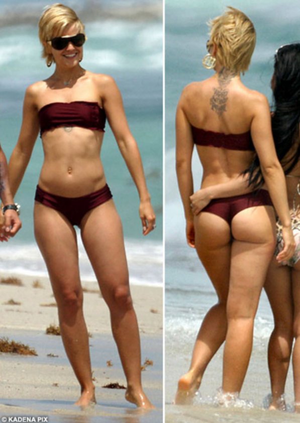 crystal gustin recommends mena suvari bikini pic