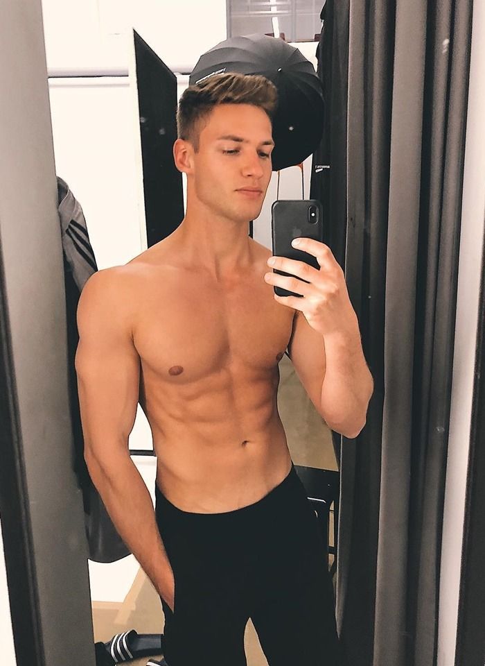 chris barbian recommends Topless Selfie