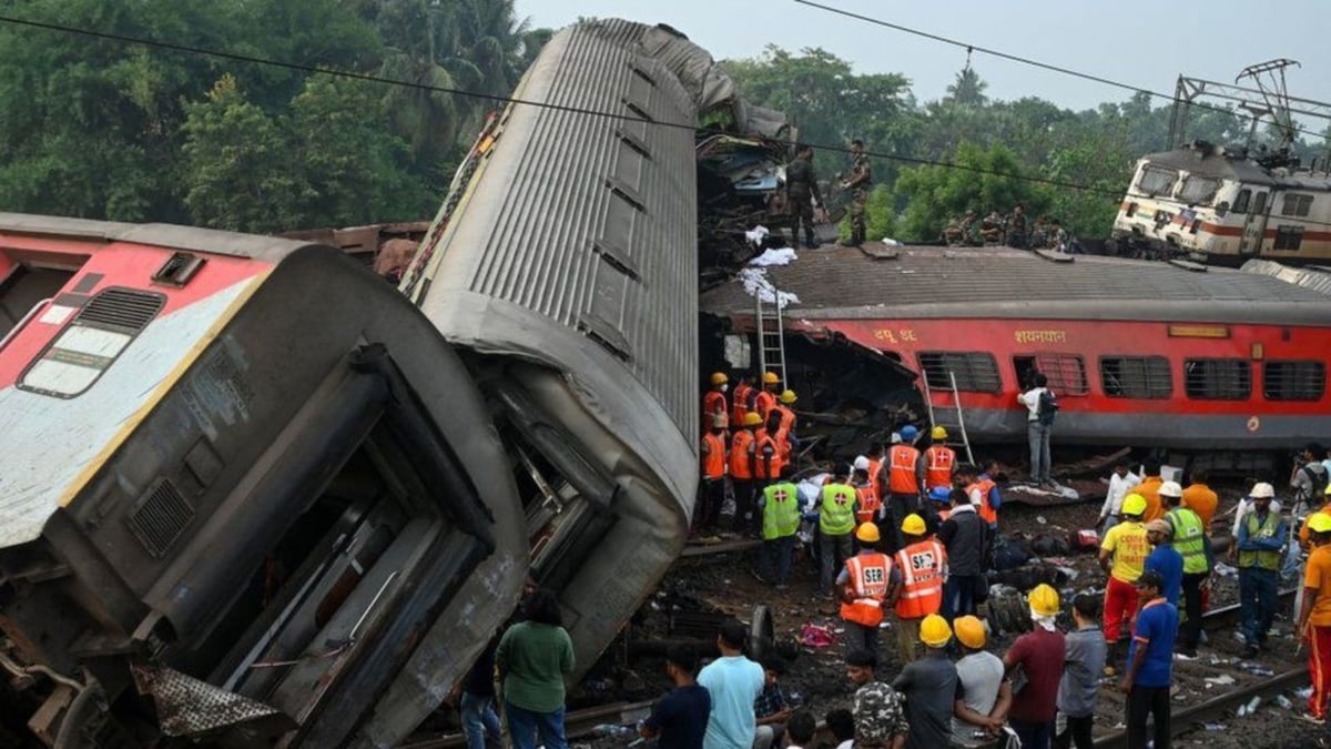 asia train porn