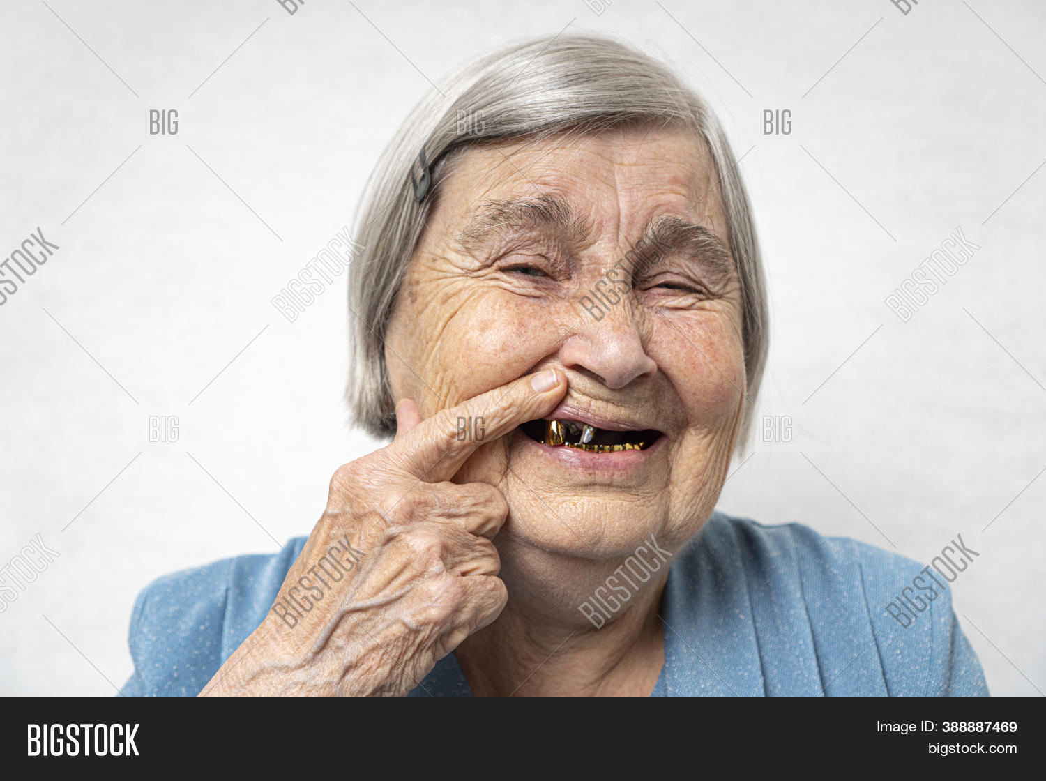 andrea kidwell recommends no teeth old lady pic