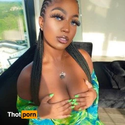 Nene Banks Porn tattoos bauchseite