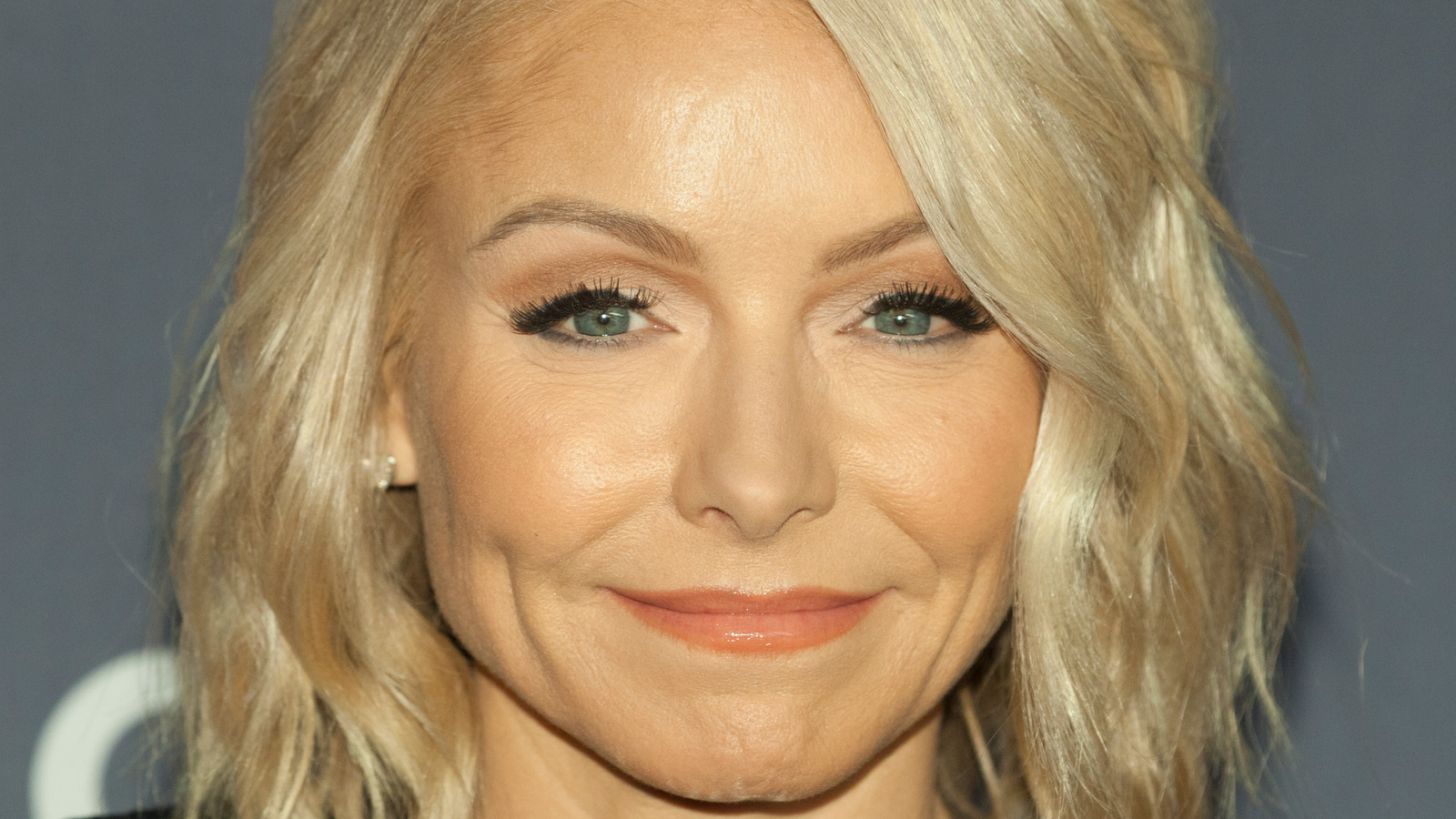 kelly ripa tire change