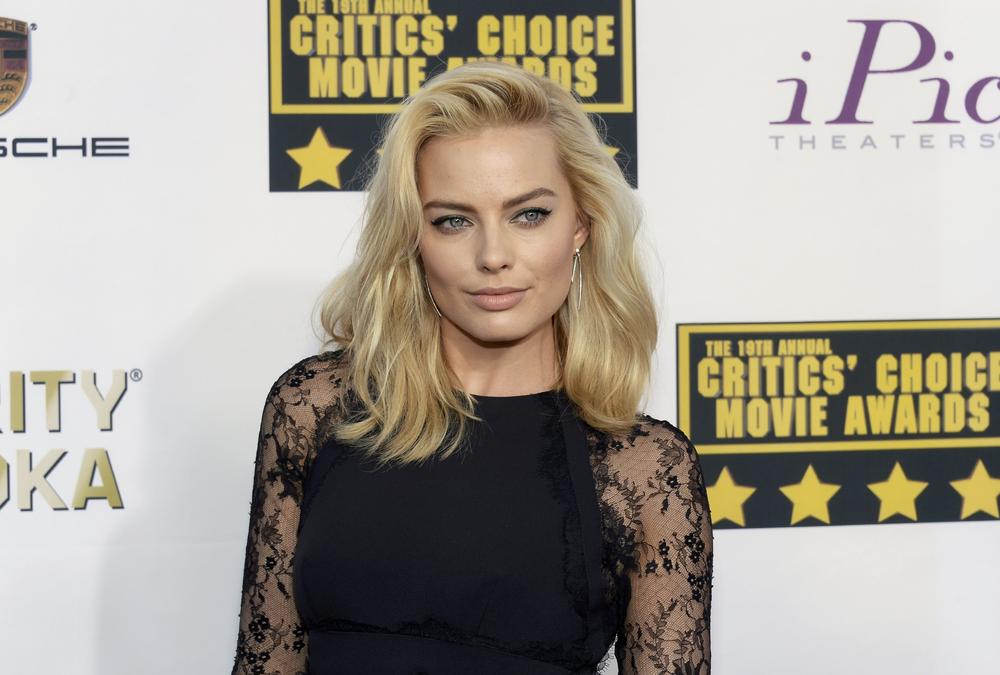 david l bradley recommends Margot Robbie Frontal