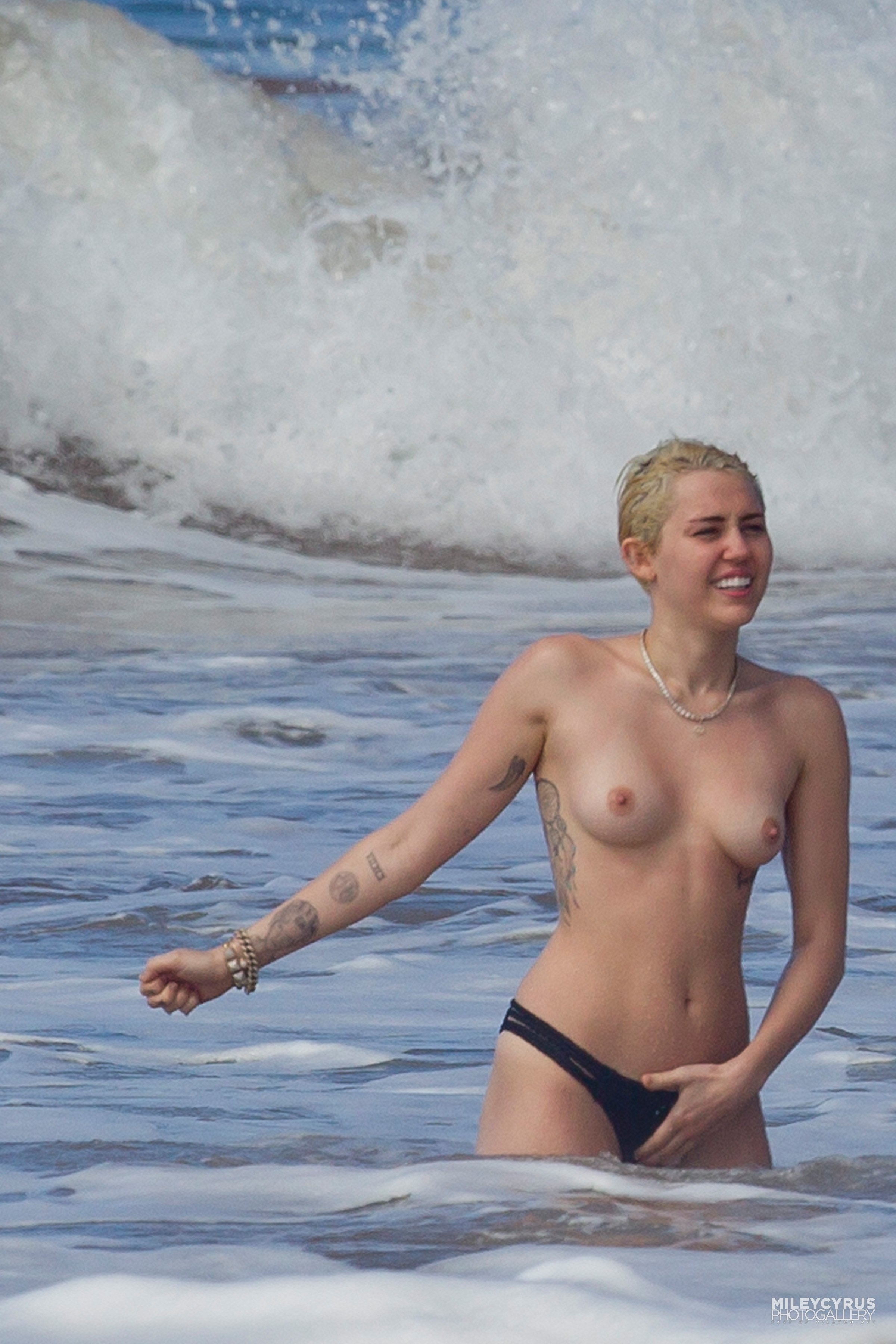 debbie lem recommends Miley Cyrus Nude On Beach