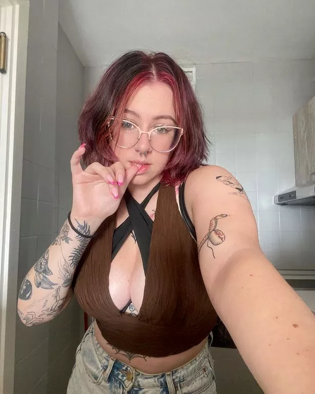 ansa sheikh recommends onlyfans glasses pic