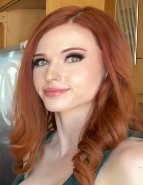 allison malloy recommends Amouranth Nide