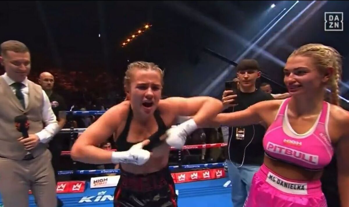 women naked boxing