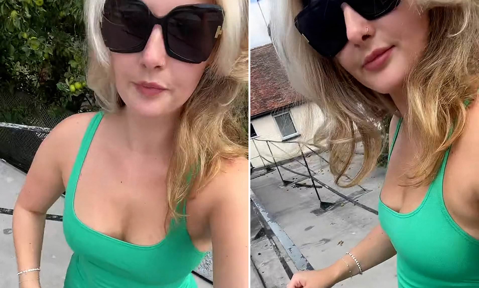 Boobies Downblouse moore bikini