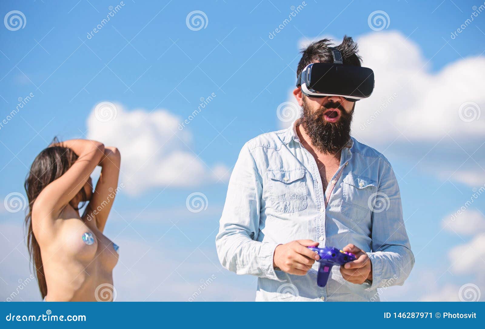 virtual reality naked