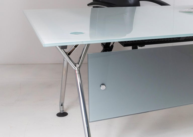 aaron purkiss recommends Costanza Calabrese Desk