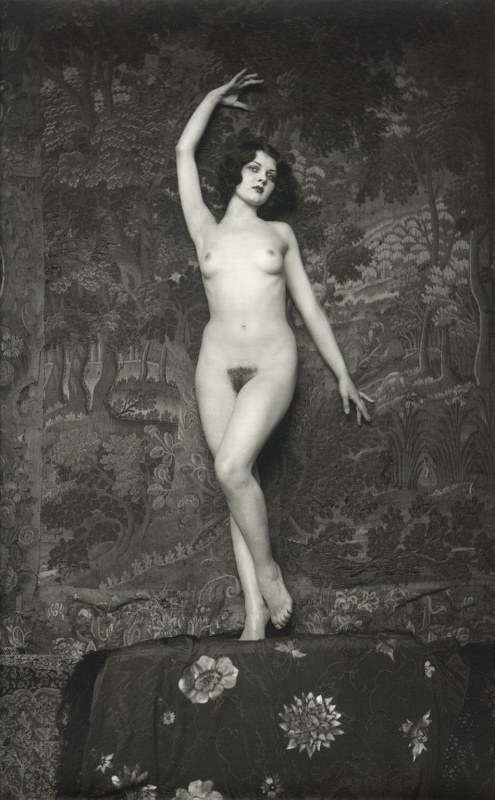 lilian bond nude