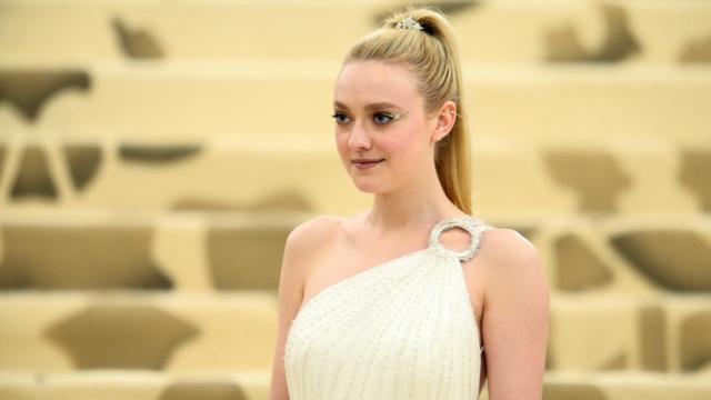 ann peters recommends dakota fanning nude pic