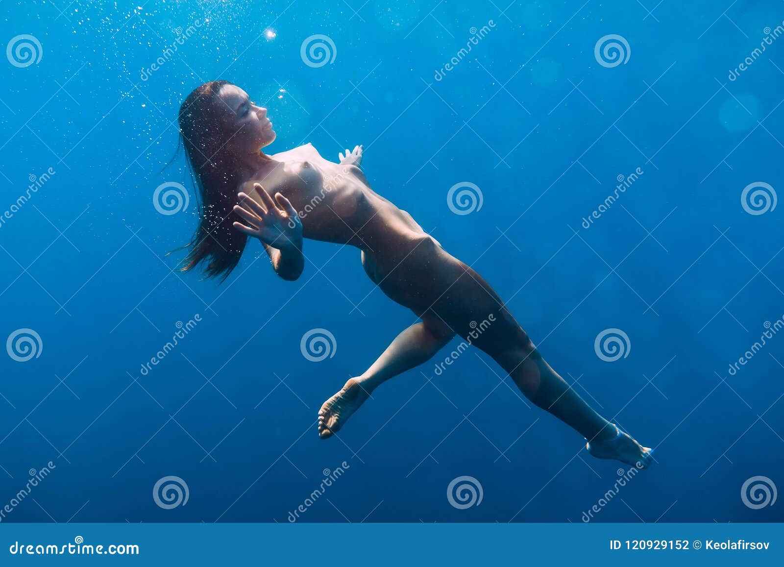 bosy hamada add photo naked underwater