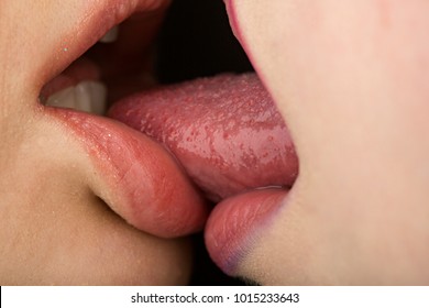 amandaa thompsona recommends lesbian tongue licking pic