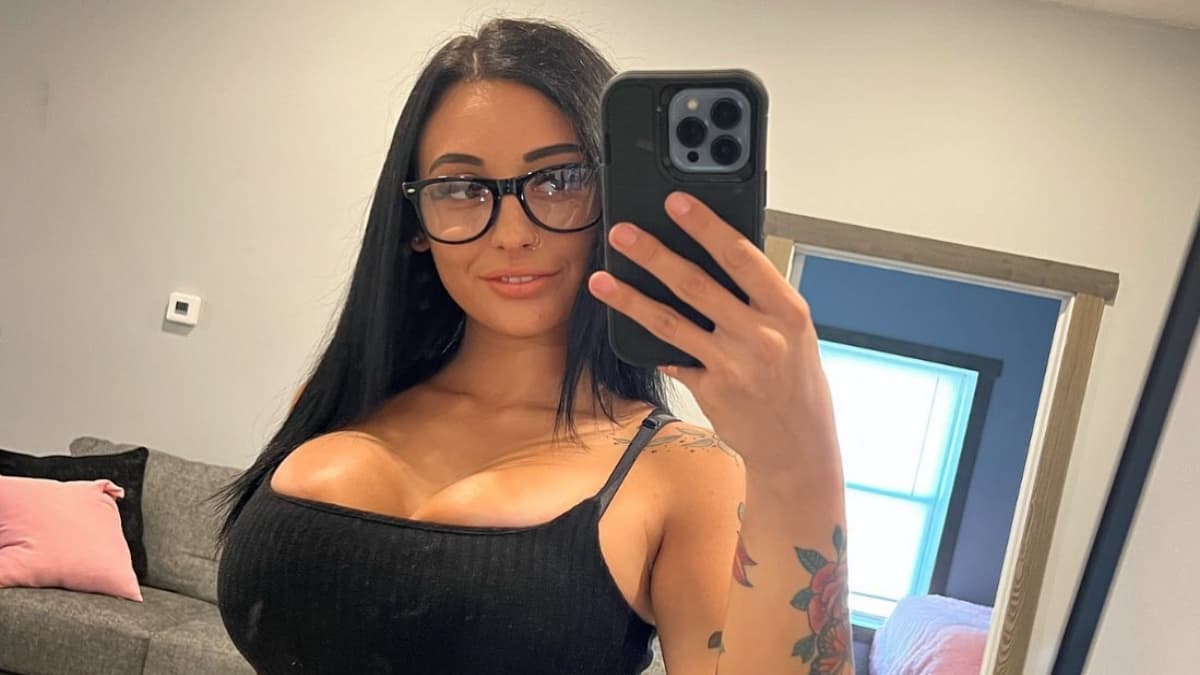 david chelidze recommends onlyfans glasses pic