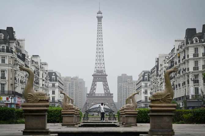 christine quilliam recommends eifel tower threesome pic