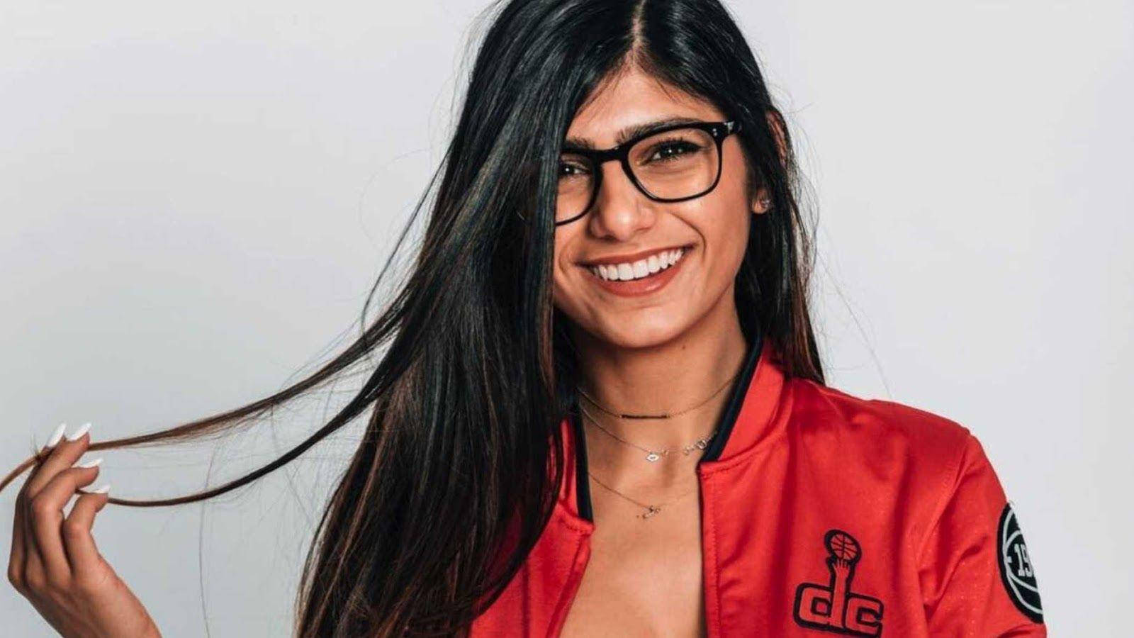 ana lorena fernandez recommends Mia Khalifa 4k