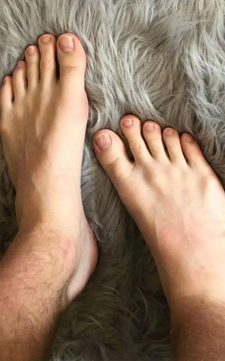 Best of Guys feet worshipped