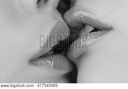 akshay taru add photo hot lesbian tongue kiss