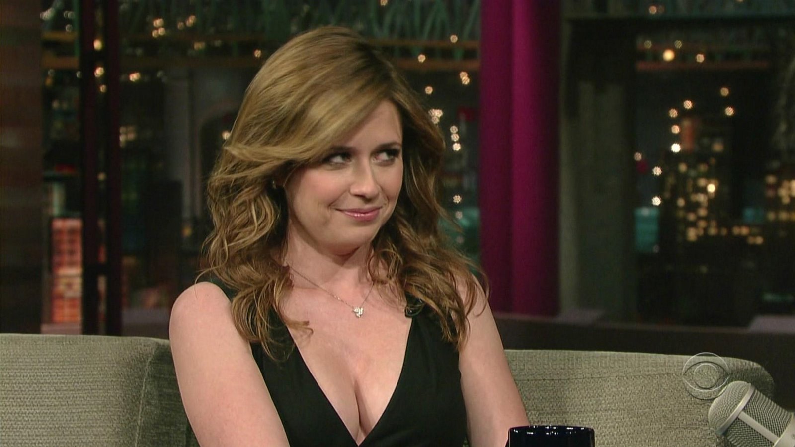 adam boling recommends jenna fischer cleavage pic