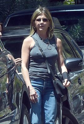 Jennifer Aniston Braless a bull