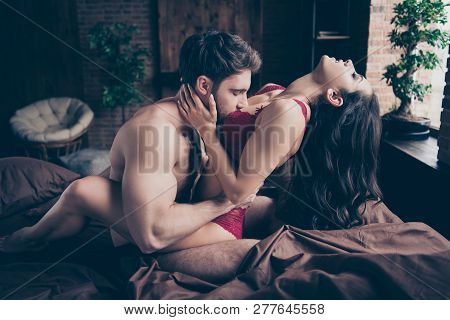 Man Kissing Woman Breast callgirl heidelberg