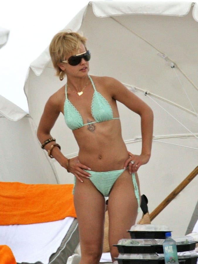 carissa hernandez recommends Mena Suvari Bikini