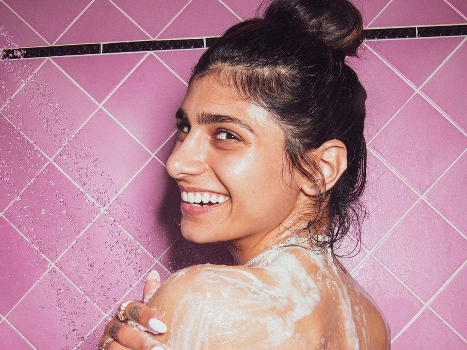 andrew butterbrodt recommends Mia Khalifa Bathtub Full Video