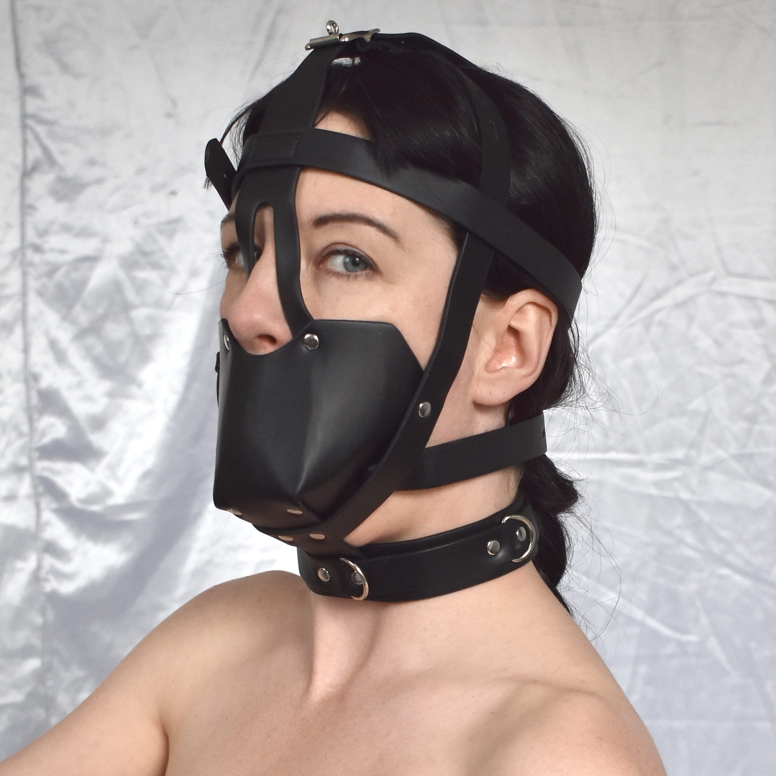 Muzzle Gagged Bondage orgy lesbains