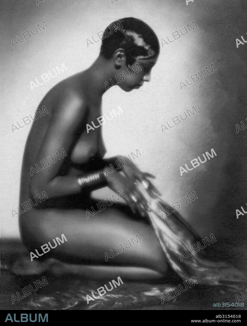 claudia henao share naked josephine baker photos