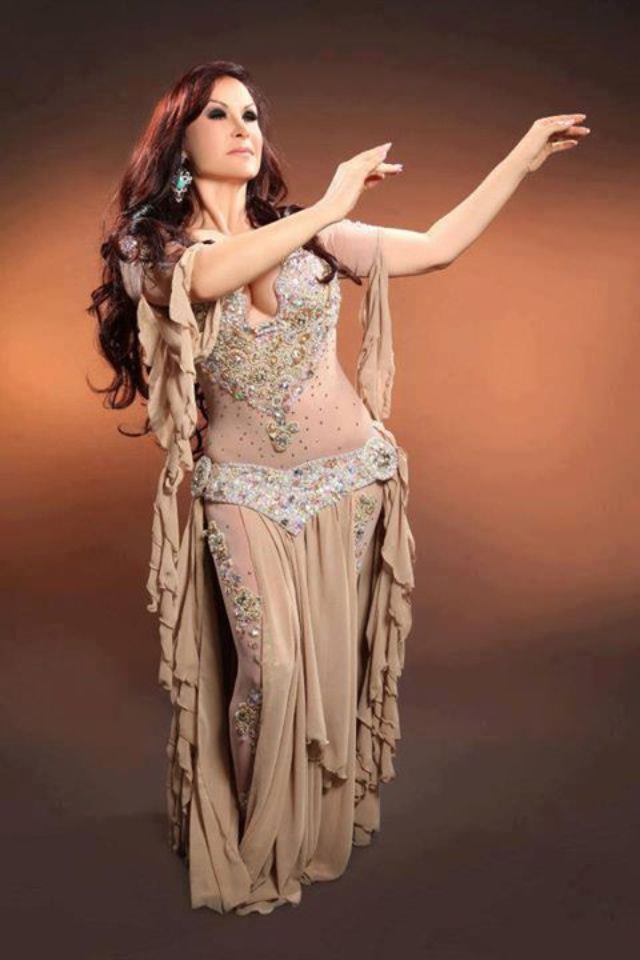 nude bellydancing