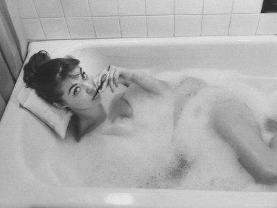 ben bauch add nude women in the bathtub photo