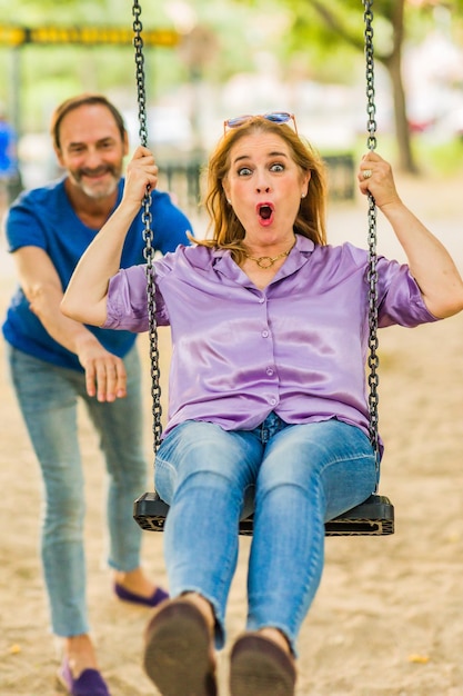 swinging sneor couples